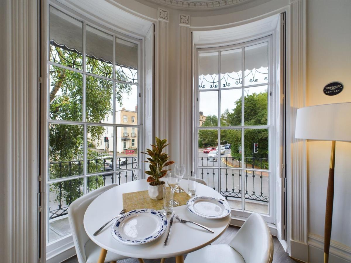 Belle Vue Regency King Size W Free Parking Apartment Cheltenham Luaran gambar