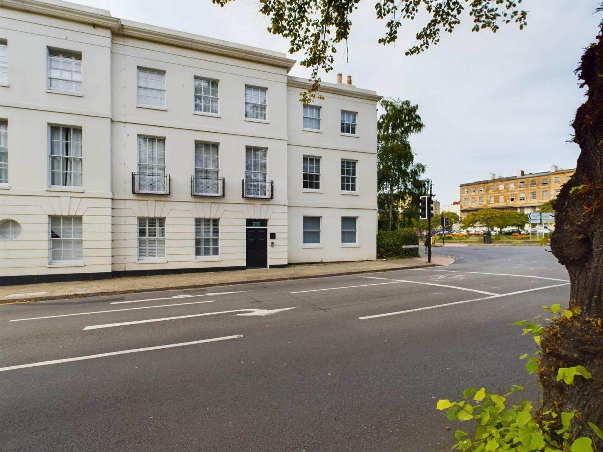 Belle Vue Regency King Size W Free Parking Apartment Cheltenham Luaran gambar