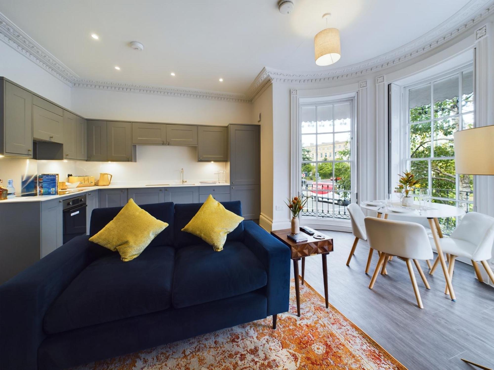 Belle Vue Regency King Size W Free Parking Apartment Cheltenham Luaran gambar